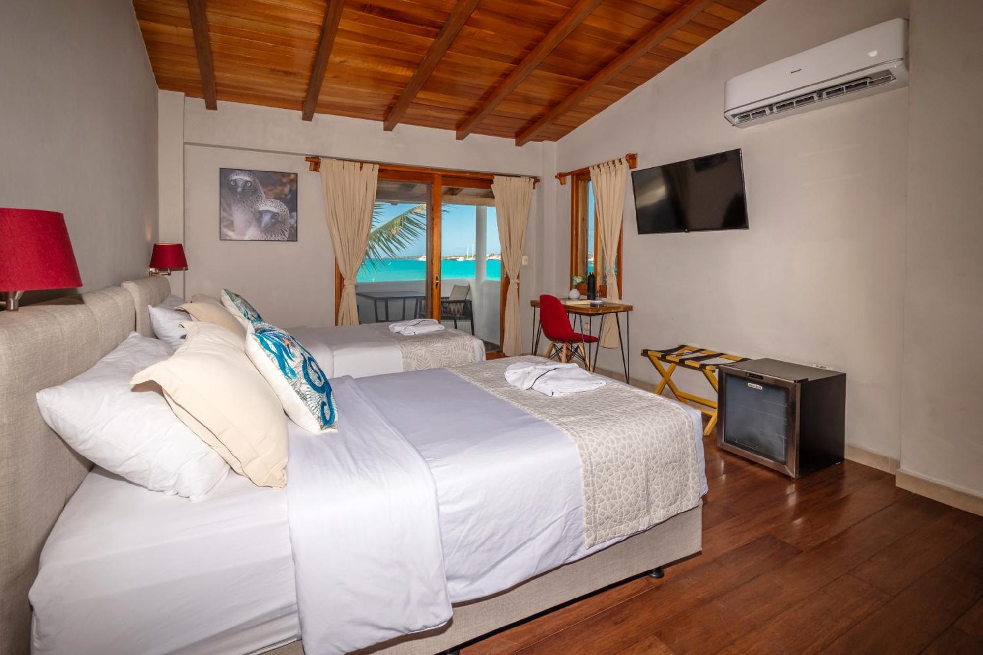Blu Galapagos Sustainable Waterfront Lodge Puerto Ayora  Dış mekan fotoğraf